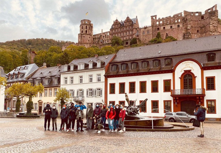 Gruppenbild_zuschnitt.jpg Gruppenbild_zuschnitt.jpg