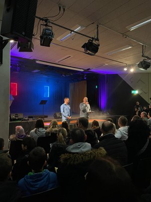 Nach der offiziellen Begrüßung gab es ein kurzweiligen Bühnenprogramm das durch einige Arbeitsgemeinschaften mitgestaltet wurde (3).JPG Nach der offiziellen Begrüßung gab es ein kurzweiligen Bühnenprogramm das durch einige Arbeitsgemeinschaften mitgestaltet wurde (3).JPG